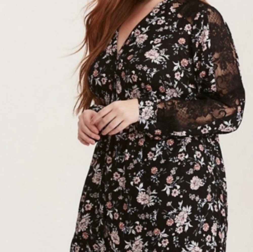 Tunic with Lace Sleeve